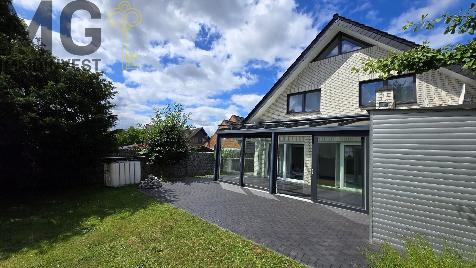 Exklusives Wohnerlebnis: Viel Platz, Wellness-Oase & modernster Komfort 